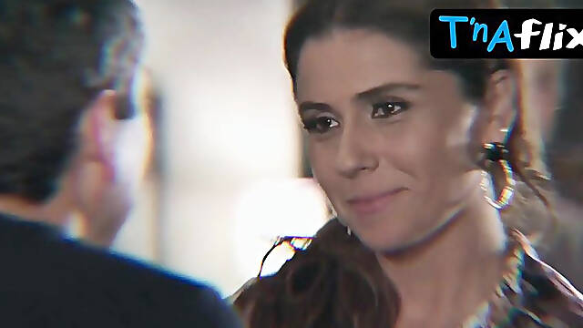 Giovanna Antonelli Sexy Scene in Travessia