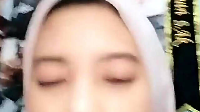 Cewek Jilbab Live Omek Pakai Dildo Bokep Indo Yunita Ayu
