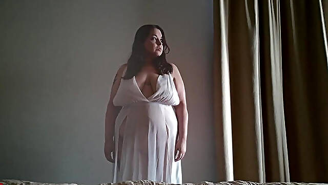 SYDNEYSCREAMS - Ghostly Seduction with Sydney Screams