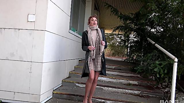 Matura In Automobile, Mini Skirt Porca