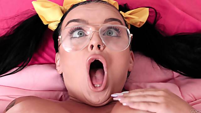 Pompimi, Sborrata In Bocca Occhiali