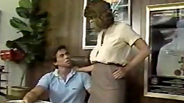 Segretaria Tette Fuori, Ufficio Vintage