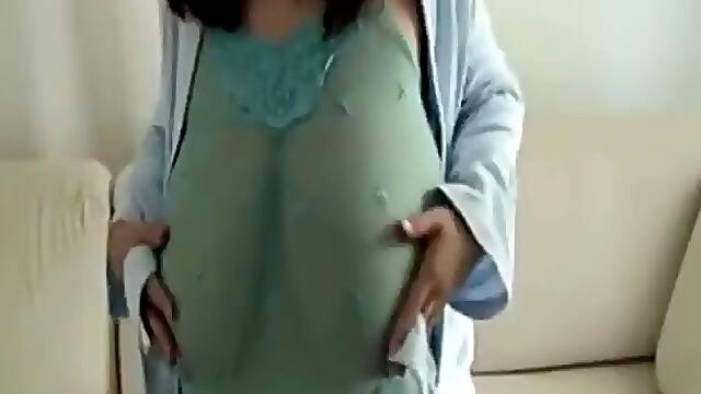 Mi Massaggio Le Tette, Mungere Capezzoli