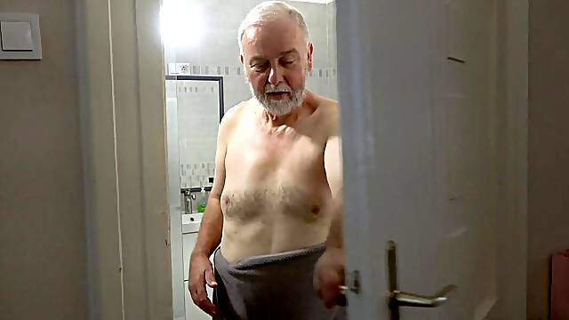 Teen Haley Hunter Gives Old-Young Blowjob to Pavel Faun
