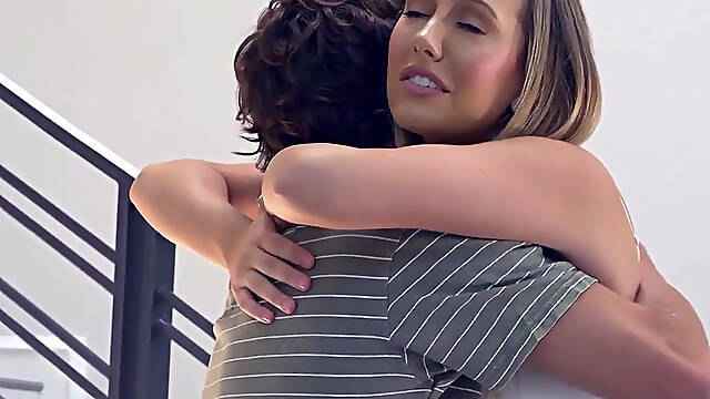 Si Lascia, Scopata Dal Figliastro, Babe Tette Piccole