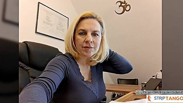 FrauleinSchmitt Erotic display at stripTango