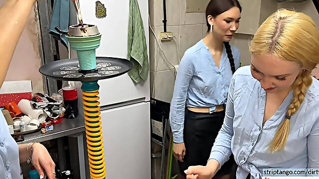 Dirtypub Free sex chat at stripTango