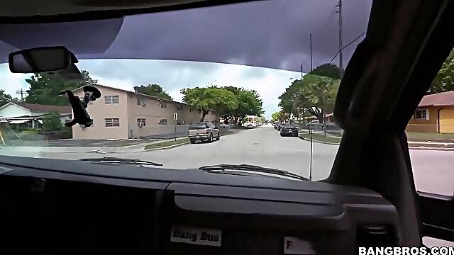 Magrissima Bruna, Tette Grandi Magra