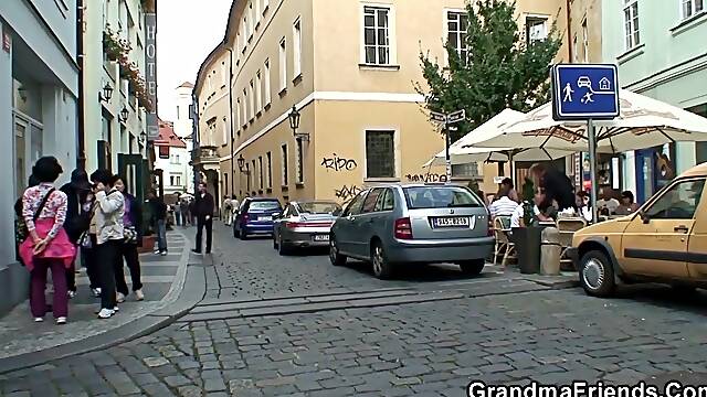 Giovani Con Vecchie, Bionda Prostituta