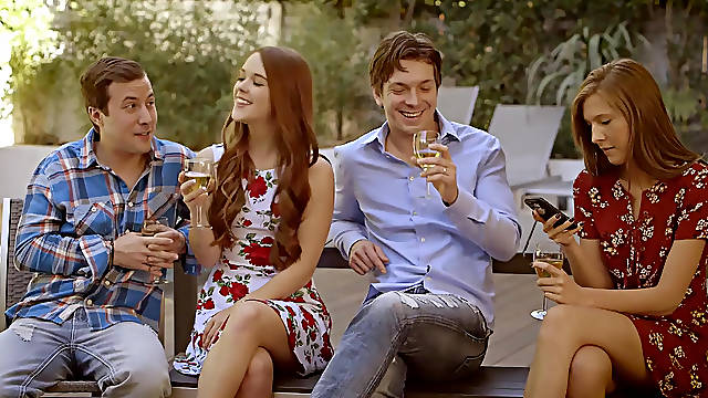 Mmf Bellissima, Sesso A Tre Belle, Sodomizzata Da Un Gruppo