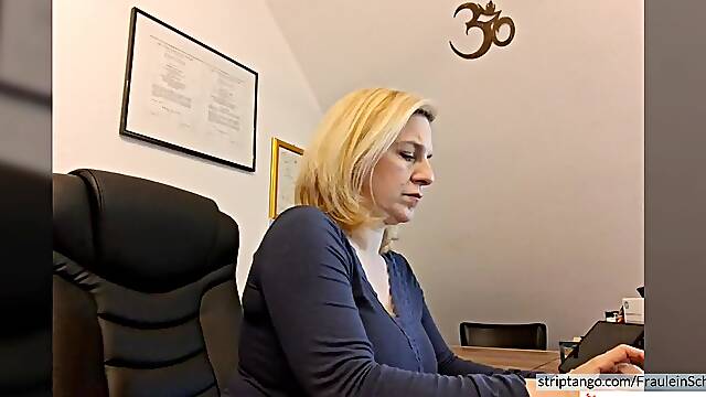 FrauleinSchmitt Erotic display at stripTango