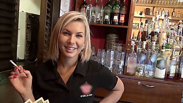 Tette Floscie Amatoriale, Scoperta A Fumare, Soldi Bionda