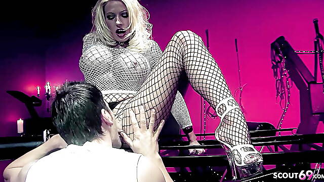 Milf Tettone A Xhamster, Umiliazione Schiavo, Cougar Inglese